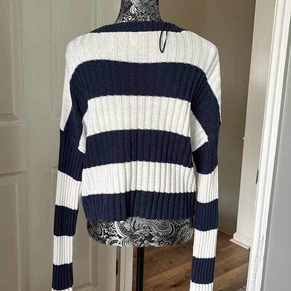 American Eagle sweater - Picture 3 of 4